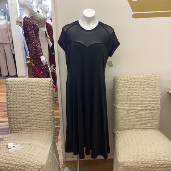 Plus size cocktail dress - Picture 2 of 4